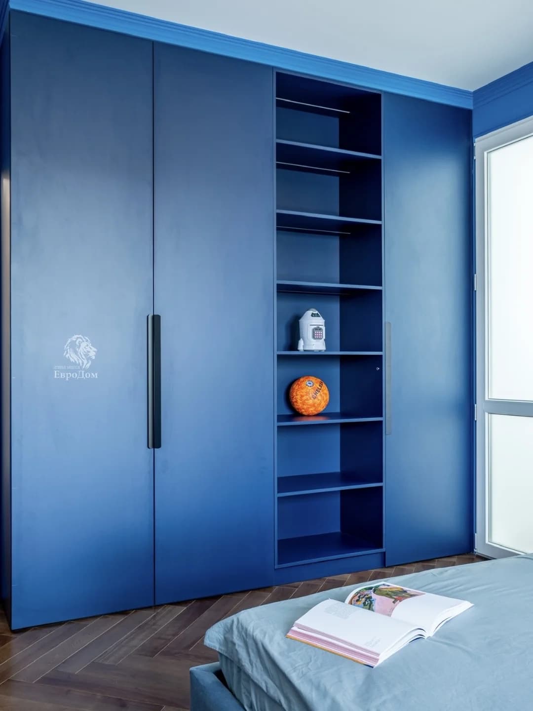 Мебель в детскую с запасом на рост